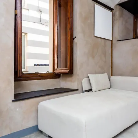 Lovingenoa Wood - Passion Apartment